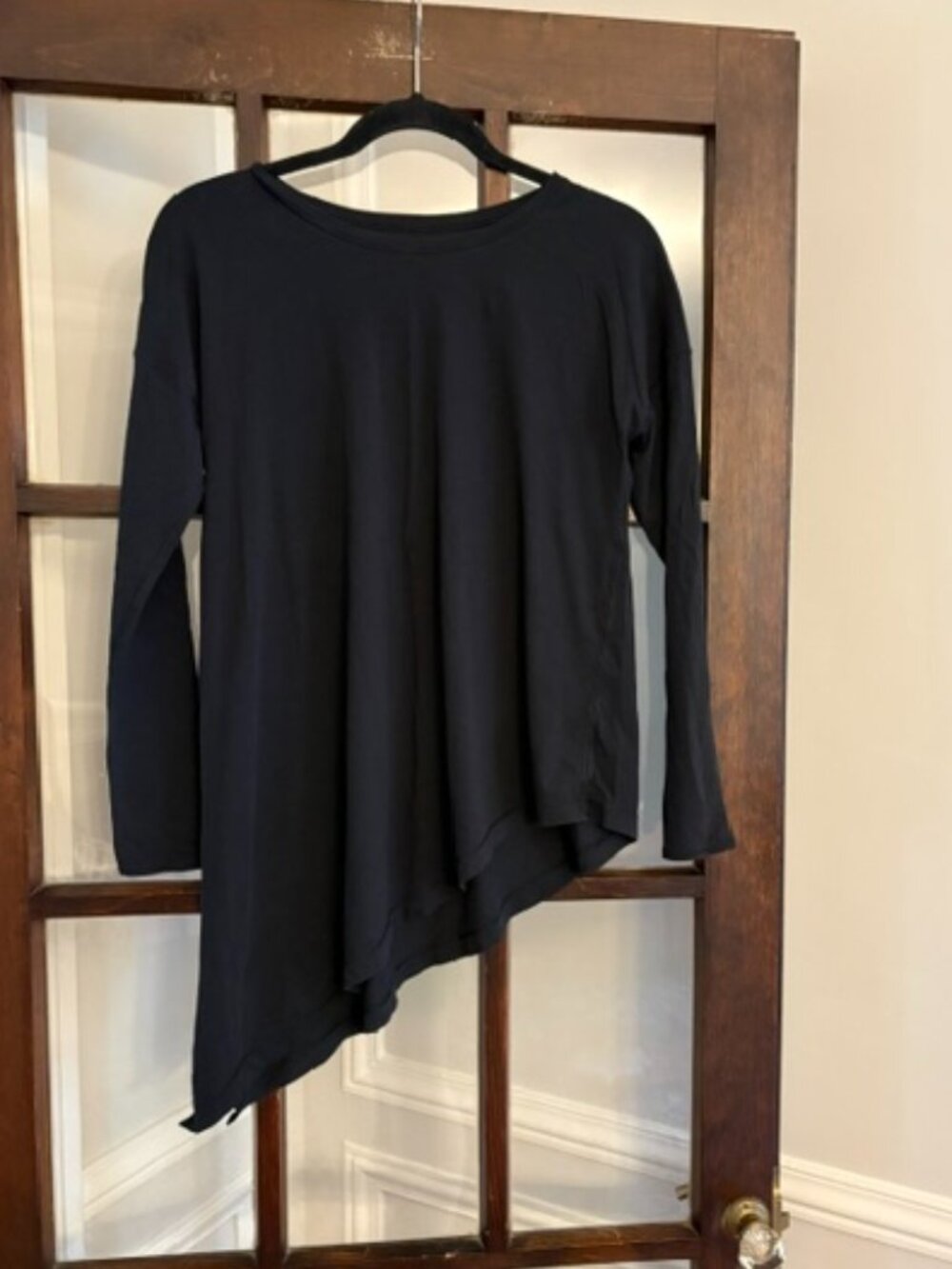 Lululemon To the Point Longsleeve Tee in Black, Size Medium